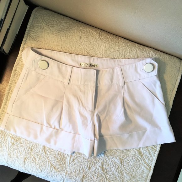 DAZZ White Single Pleat Cuffed Shorts - Picture 2 of 10